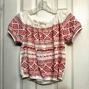 Altar'd State White & Red Embroidered Short Sleeved Top Bohemian Cropped Size M‎